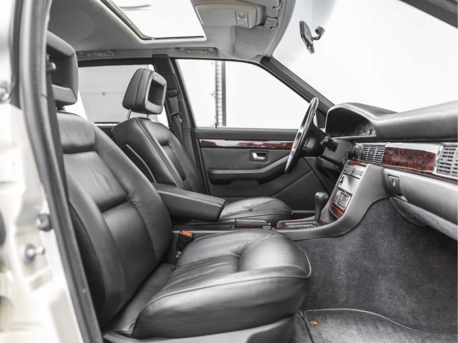 Интерьер Audi V8 1990 года  (EU) (фото 20 из 84)